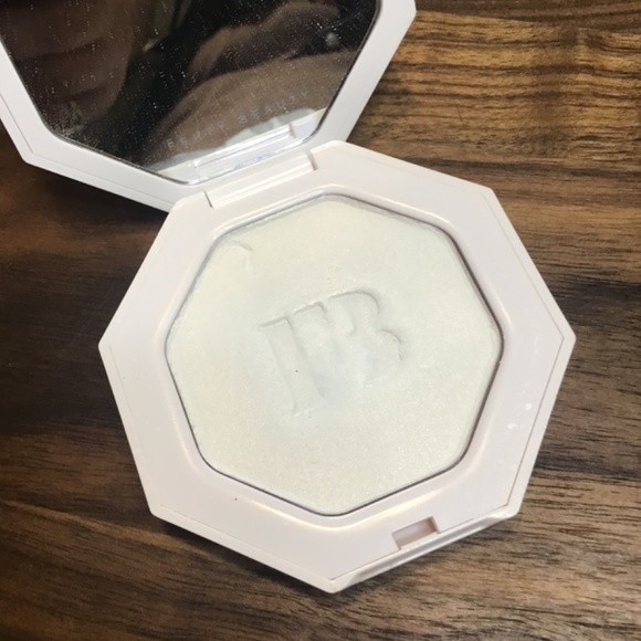Fenty beauty by Rihanna highlighter in metal moon - Picture 3 of 10